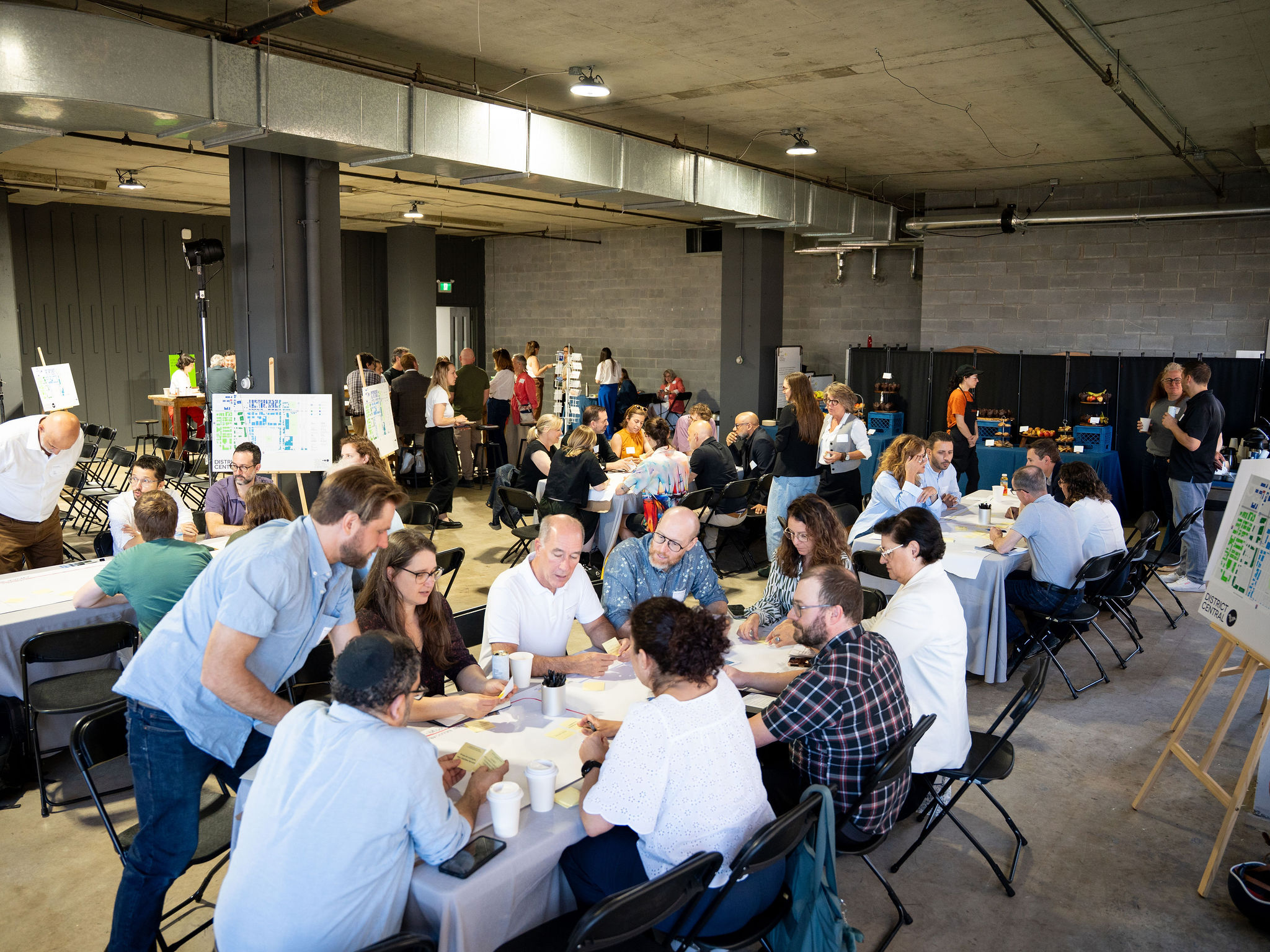 Plus d’une cinquantaine d’entrepreneurs, d’industriels, de propriétaires, de fonctionnaires et d’élus d’Ahuntsic-Cartierville ont été mobilisés lors des Assises d’affaires du District Central, organisées par la SDC District Central le 9 juin dernier.