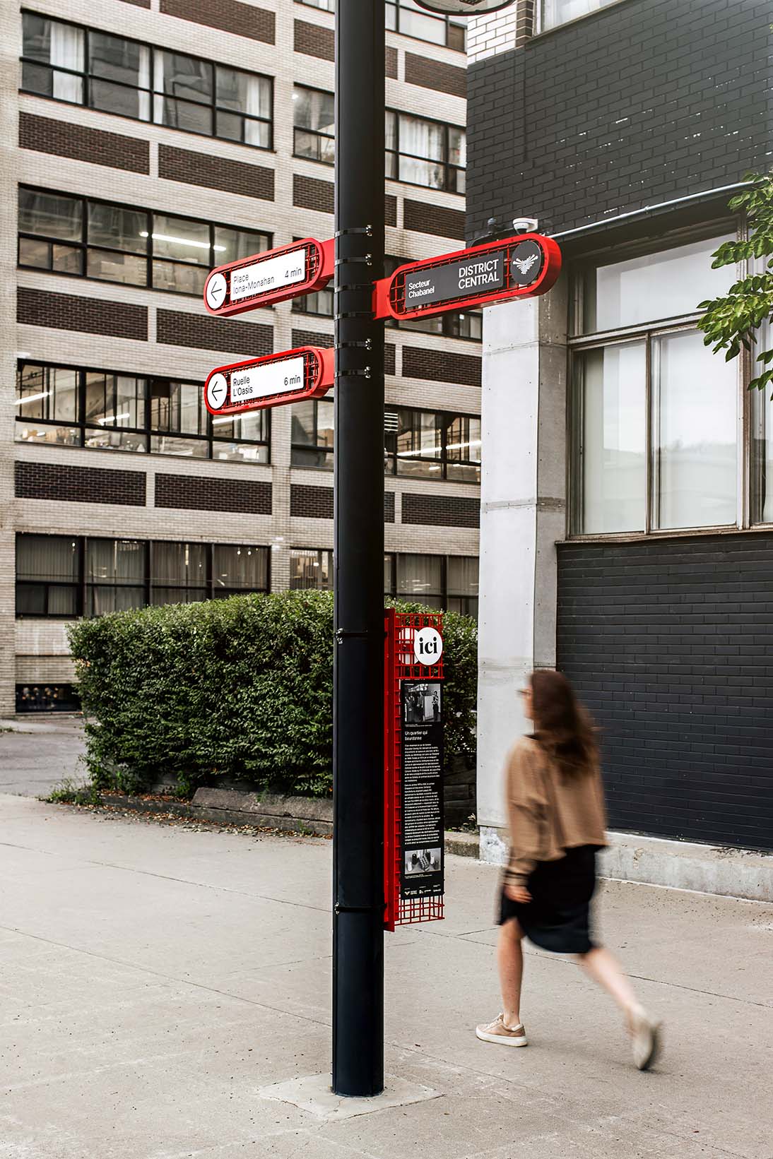 Wayfinding signage in District Central installed in front of 99 Chabanel Street West. Credit: Emilie Delorme