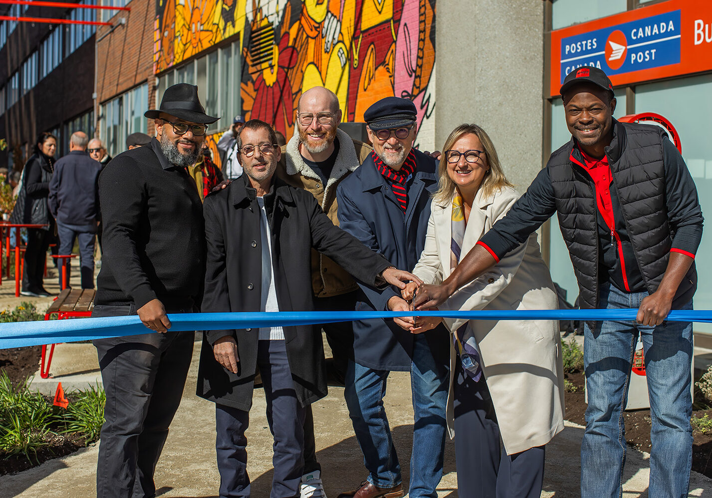 Inauguration of the Ruelle L’Oasis in October 2025. From left to right: Gabriel Tupula (Big Bang), Howard Szalavetz (Les Immeubles HS), Marc-André Carignan (SDC District Central), André A. Morin (Member of the National Assembly for Acadie), Hélène Veilleux (SDC District Central), and Ronel Allagbe (Innotex). Photo: Émilie Delorme 